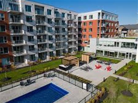 3½ STYLE CONDO, TOUT INCLUS.