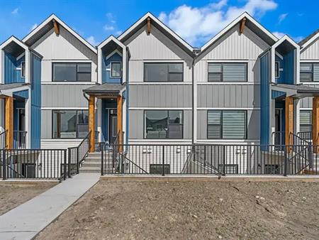 Luxurious 3 bedroom + den 2 storey home! | 566 Sage Hill Road Northwest, Calgary
