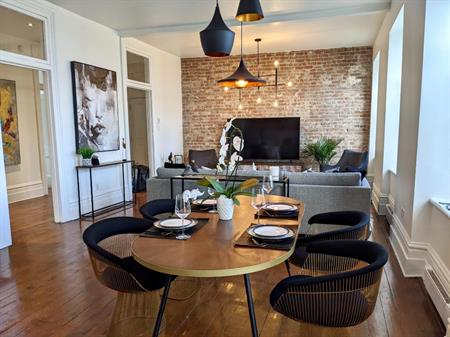 Stunning 2 bd apartment overlooking Bonsecours Market, Old Montreal