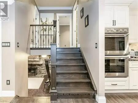 318 MONICA CRESCENT | 318 MONICA Crescent, Burlington