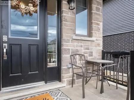18 LYDIA LANE | 18 LYDIA LANE, Brant
