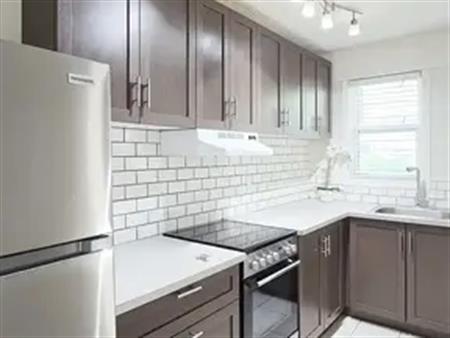 Lovely Private Ground-Floor Suite | 527 18 Avenue Southwest, Calgary
