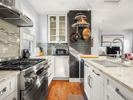Newly renovated Gorgeous 2 BEDROOM + office | 1629 14 Avenue Southwest, Calgary