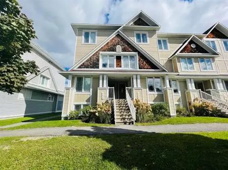 438 Hillsboro Private | 438 Hillsboro Private, Ottawa