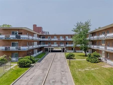 25 Nash Road North | 25 Nash Road North, Hamilton