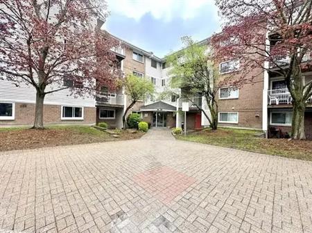 280 Brittany Drive Unit 306 | 280 Brittany Drive, Ottawa