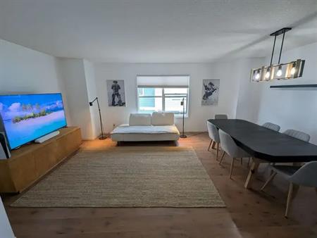 Modern (Light & Airy) - 3 Bedroom, 1.5 Bathroom, Dbl Garage. Close to Amenities | Calgary
