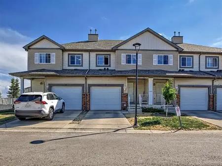 Cozy 3 bedrooms 3.5 bathrooms townhouse  Saddle Ridge | Calgary