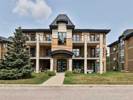 Condo 4 ½ haut de gamme à louer – Blainville – 3e étage – Terrasse – 2 stationnements + borne – 7 électros