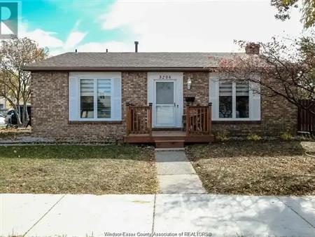 3206 FOREST GLADE DRIVE | 3206 FOREST GLADE DRIVE, Windsor