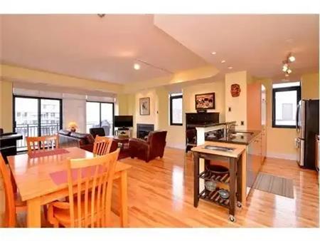 URBAN LIVING! 374 Cooper St Condo!! | 374 Cooper Street, Ottawa