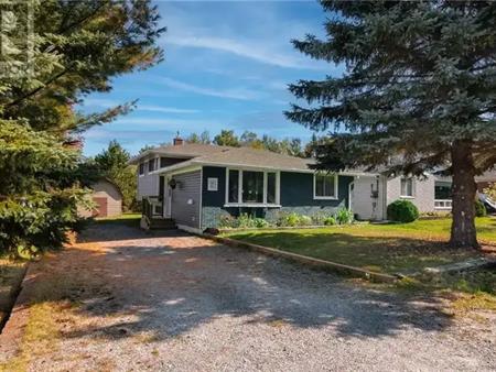 190 Ridgemount Avenue | 190 Ridgemount Avenue, Greater Sudbury