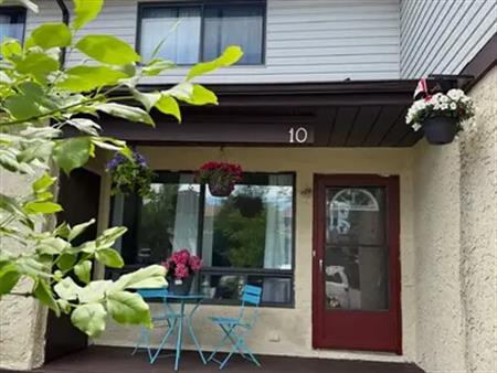 Little House in Cul de Sac in front of Crowfoot Shopping Center, LRT, Library | 10 Ranchlands Place Northwest, Calgary