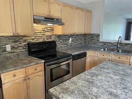 Terwillegar 2-Bdrm Townhouse with 2-Car Garage - Available Sept. 7, 2025 | 35 - 3075 Trelle Crescent Northwest, Edmonton