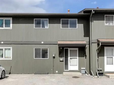 Cozy 3 Bed, 2 bath in SW 10 mins away from downtown (water included!) | 302 - 5340 17 Ave SW, Calgary