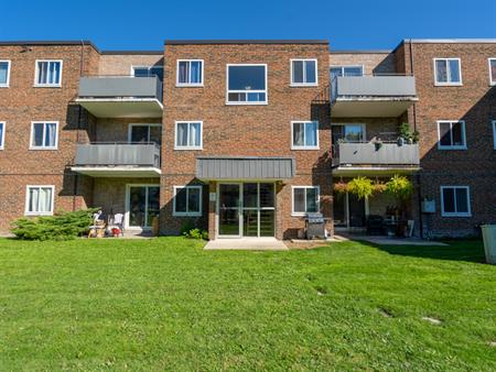 Devine Street Apartments | 811, 817, 835 & 849 Devine Street, Sarnia