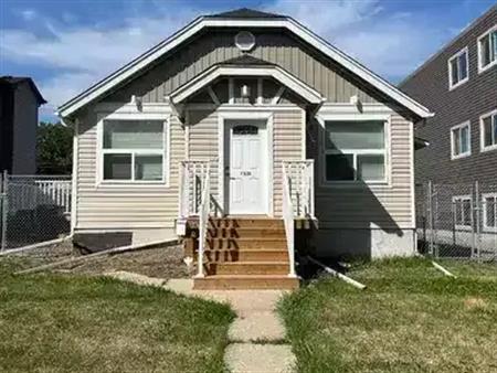 3 bed, 2 bath single home, MAINFLOOR | 11030 108 Street Northwest, Edmonton