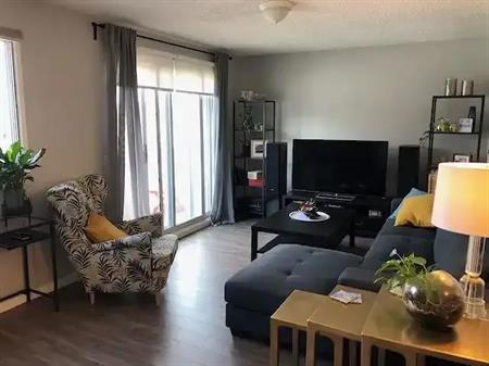 large  3 bedroom in erlton, | 39A 28th ave sw, Calgary