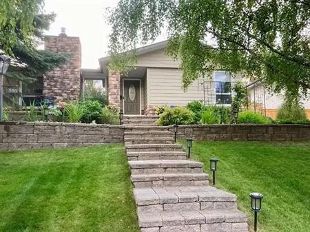 SPACIOUS 2 BEDROOMS BUNGALOW - MAIN FLOOR: $2250 + UTILITIES | Calgary