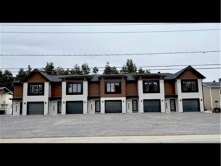 Maison De Ville 5 1/2 Avec Garage