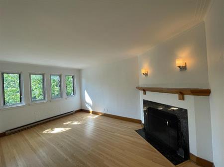 Appartement rénové haut de gamme à Ville Mont-Royal