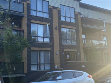 Condo 4 1/2 à Louer/for Rent