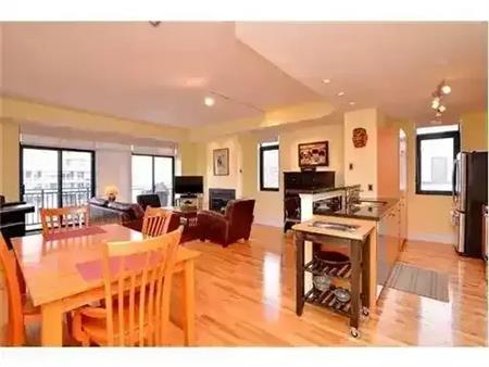 URBAN LIVING! 374 Cooper St Condo!! | 374 Cooper Street, Ottawa