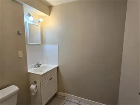 2-bedroom legal basement suite in a quiet neighborhood | 101 Royal Birch Terrace Northwest, Calgary
