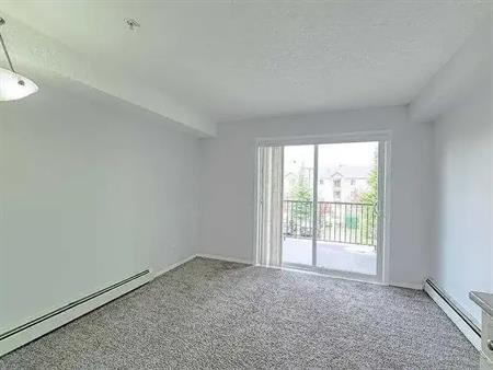 Flexible lease 6-12 months! 1 bed + den in Evergreen, SW! | 2371 Eversyde Avenue Southwest, Calgary