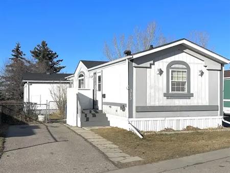 Chateau Estates - Spacious 3-Bedroom, 2-Bathroom Mobile - Pet Friendly | Calgary