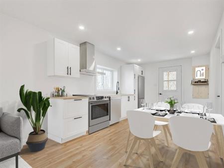 4 ET DEMI: 25A Saint-Jovite, St-Jérôme RDC avec accès à la cours: 1475$ Disponible immédiatement