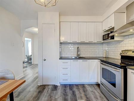 RENOVÉ & MEUBLÉ : superbe 4 1/2 à Villeray