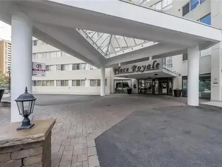 Kaneff Crescent Fantastic Suite! | 3695 Kaneff Crescent, Mississauga