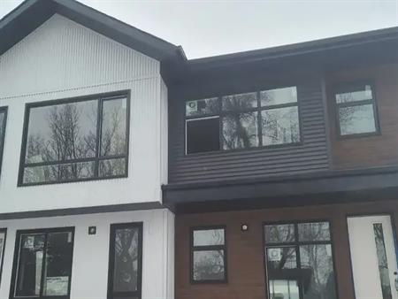 MODERN BEAUTIFUL DUPLEX PET FRIENDLY IN TOP RATED NORTH GLENORA. Avail April 1 | 13907 107A Avenue Northwest, Edmonton