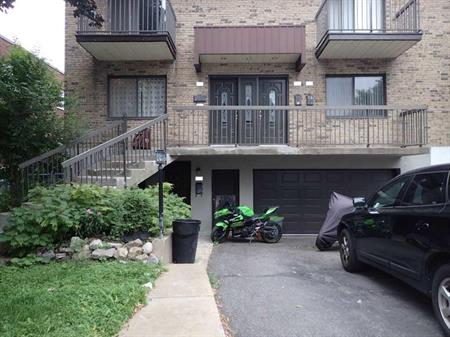Grand 3 ½ disponible – 1200$/mois – Ahuntsic