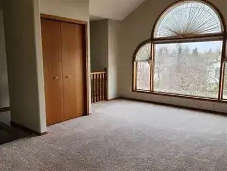 UTILTIES INCLUDED! VAULTED CEILINGS! LOCATION! LOCATION! LOCATION! Loft Inspired! | 4502 54 Avenue, Olds