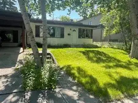 2 BEDROOM HOUSE FOR RENT in Parkdale | 152 35 Avenue Northwest, Calgary