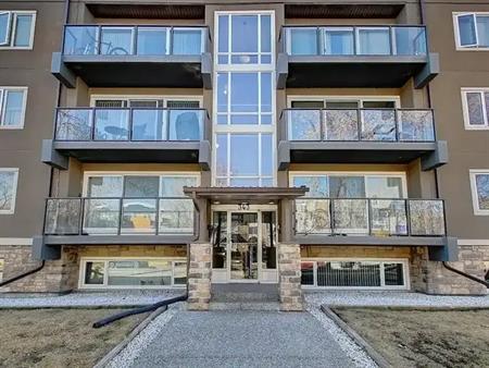 Quiet 1 Bed 1 Bath Top Floor Condo unit with Downtown views in Crescent Heights | 402 - 343 4 Avenue Northeast, Calgary
