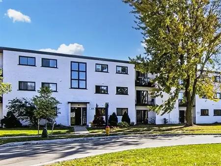 Leacrest Apartments 2 - PARKING SPACE, HEAT & WATER INCLUDED | 10 Leacrest, Kitchener