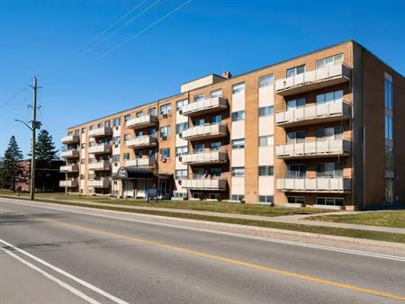 Franklin Manor Apartments - PARKING SPACE, WATER & HEAT INCLUDED, HYDRO EXTRA | 140 Franklin St N, Kitchener