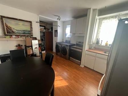 Logement 3 1/2 à louer / immeuble tranquille / enquête de crédit