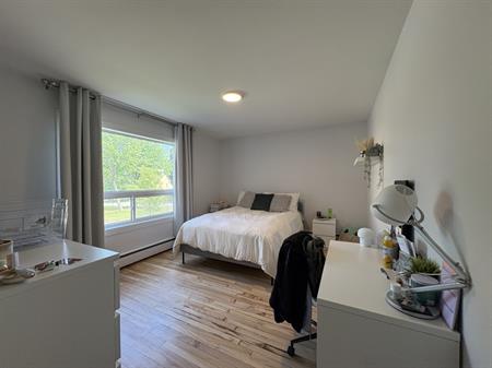 GRAND 41/2 + PIÈCE BUREAU IDÉAL ÉTUDIANT