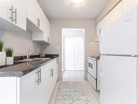 Spanish Trio | 8950, 8955, 9150 Wyandotte Street East, Windsor