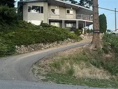 Beautiful Upper Floor Rental, 3 Bedroom, 2 Bathroom | Salmon Arm