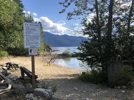 Chalet in Kootenay Bay | 16961 Pilot Bay Road, Kootenay Bay