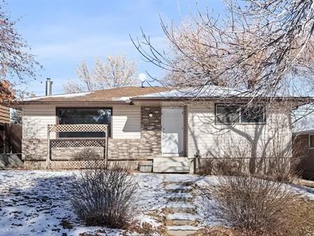 740 Cantrell Drive SW | 740 Cantrell Drive Southwest, Calgary