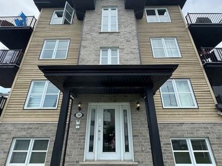 CONDO 4 ½ À LOUER – ANGE GARDIEN $1 400 / MOIS