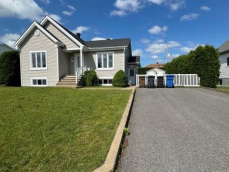 Haut de maison 4 1/2 à LOUER