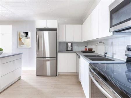 King Edward | 1333 Ouellette Avenue, Windsor