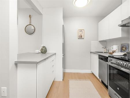 Mintz River | 1400 Ouellette Avenue, Windsor